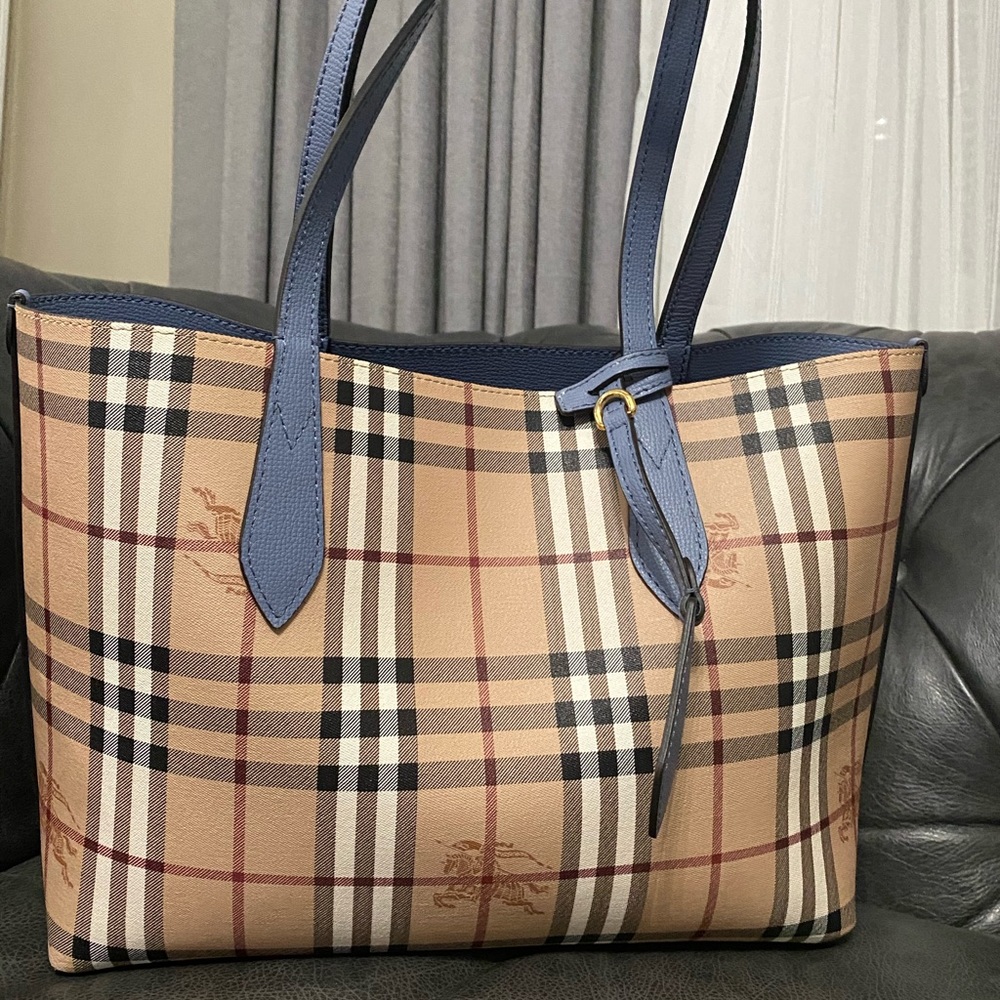 Burberry Reversible Lavenby Bag